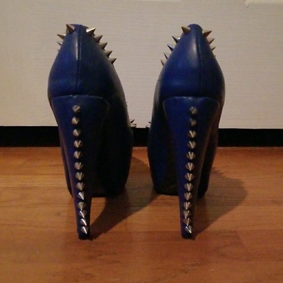 Super high spiked, curved platform heels - Picture 4 of 5